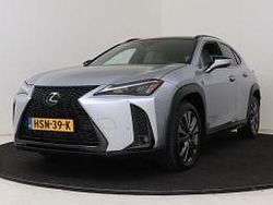 Satin silver black roof (licht grijs metallic) Gebruikt 2024 Lexus UX 300e Sport Design Packet SUV | € 43.945