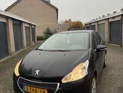 Zwart Gebruikt 2013 Peugeot 208 Active Hatchback | € 4.350 (Iets duurder)