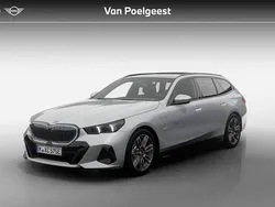 Grijs Nieuw 2025 BMW 530e M Sport Stationwagen | € 88.668 (Eerlijke prijs)