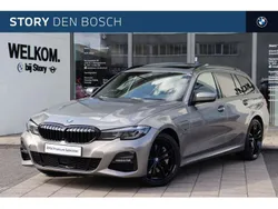 Grijs, metallic lak Gebruikt 2022 BMW 330 Executive Stationwagen | € 40.950 (Iets duurder)