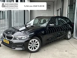 Zwart Gebruikt 2020 BMW 318 Executive Stationwagen | € 26.999 (Goede deal)