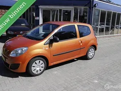 Oranje Gebruikt 2008 Renault Twingo Authentique Hatchback | € 2.399 (Eerlijke prijs)