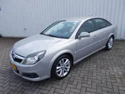 Grijs Gebruikt 2009 Opel Vectra Executive Hatchback | € 4.250 (Iets duurder)