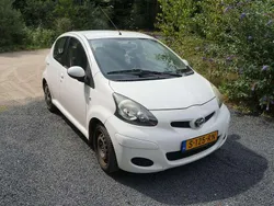 Wit Gebruikt 2011 Toyota Aygo Hatchback | € 5.200 (Eerlijke prijs)