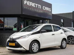 Wit, metallic lak Gebruikt 2017 Toyota Aygo Hatchback | € 5.900 (Super prijs)