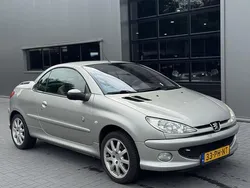 Grijs Gebruikt 2004 Peugeot 206 CC Roland Garros Cabriolet | € 1.000 (Goede deal)