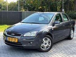 Grijs Gebruikt 2006 Ford Focus Ghia Sedan | € 2.995 (Eerlijke prijs)
