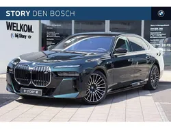 Groen, metallic lak Nieuw 2025 BMW 760 Executive Sedan | € 209.365