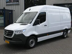 Wit Gebruikt 2023 Mercedes Sprinter Van | € 34.950 (Goede deal)
