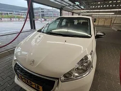 Wit Gebruikt 2015 Peugeot 208 Access Hatchback | € 4.500 (Eerlijke prijs)
