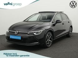 Zwart Gebruikt 2021 VW Golf VIII Style Hatchback | € 25.400 (Eerlijke prijs)