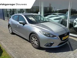 Grijs Gebruikt 2015 Mazda 3 Hatchback | € 9.950 (Eerlijke prijs)