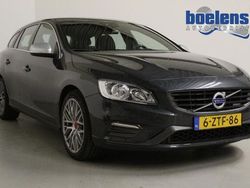 Grijs, metallic lak Gebruikt 2015 Volvo V60 R-Design Stationwagen | € 12.939 (Eerlijke prijs)