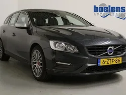 Grijs, metallic lak Gebruikt 2015 Volvo V60 R-Design Stationwagen | € 12.939 (Goede deal)
