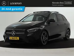 Donker kosmoszwart metaalkleur metallic Gebruikt 2021 Mercedes B180 Business MPV | € 33.945 (Duur)