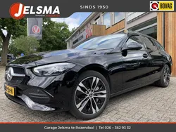 Zwart, metallic lak Gebruikt 2023 Mercedes C300 Business Stationwagen | € 35.895 (Eerlijke prijs)
