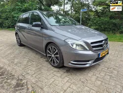 Grijs Gebruikt 2015 Mercedes B250 Prestige MPV | € 13.299 (Eerlijke prijs)