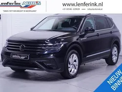 Zwart, metallic lak Gebruikt 2023 VW Tiguan Allspace Life SUV | € 41.400 (Goede deal)