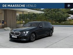 Grijs Nieuw 2025 BMW 530e Executive Stationwagen | € 82.195 (Super prijs)