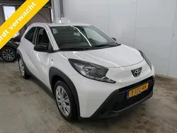 Wit Gebruikt 2024 Toyota Aygo Play Hatchback | € 17.899 (Eerlijke prijs)