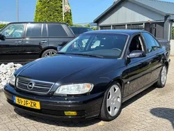 Zwart, metallic lak Gebruikt 2002 Opel Omega Executive Sedan | € 3.950