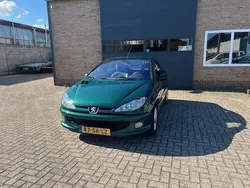 Groen Gebruikt 2002 Peugeot 206 CC Roland Garros Cabriolet | € 1.990 (Eerlijke prijs)