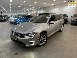 Grijs, metallic lak Gebruikt 2016 VW Passat GTE Stationwagen | € 13.949 (Iets duurder)