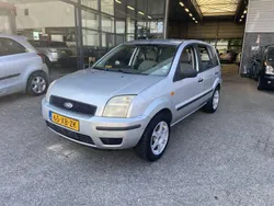 Grijs Gebruikt 2005 Ford Fusion Trend MPV | € 990
