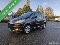Zwart Gebruikt 2006 Peugeot 1007 Hatchback | € 2.499 (Eerlijke prijs)