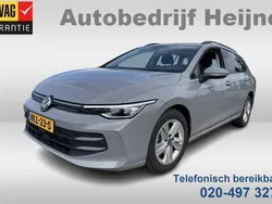 Grijs Gebruikt 2024 VW Golf VIII Life Stationwagen | € 28.445 (Eerlijke prijs)