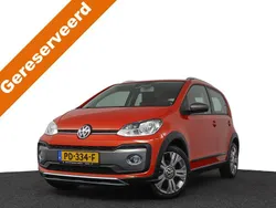 Oranje Gebruikt 2017 VW cross up! Hatchback | € 13.345
