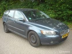Blauw, metallic lak Gebruikt 2005 Volvo V50 Momentum Stationwagen | € 950 (Eerlijke prijs)