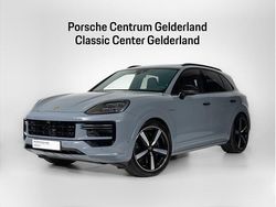 Grijs Gebruikt 2024 Porsche Cayenne Turbo E-Hybrid SUV | € 189.900 (Super prijs)