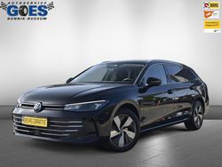 Zwart Gebruikt 2025 VW Passat Business Stationwagen | € 40.400 (Iets duurder)