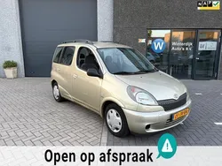 Beige, metallic lak Gebruikt 2002 Toyota Yaris Verso Sol MPV | € 4.950 (Eerlijke prijs)