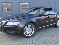 Zwart, metallic lak Gebruikt 2006 Volvo S80 Summum Sedan | € 17.450 (Duur)