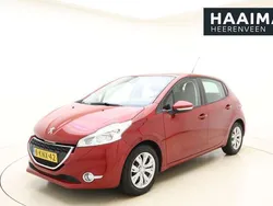 Rood Gebruikt 2013 Peugeot 208 Envy Hatchback | € 6.950 (Eerlijke prijs)