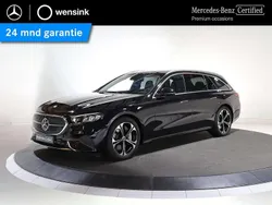 Zwart, metallic lak Gebruikt 2023 Mercedes E300 Luxury Stationwagen | € 55.850 (Iets duurder)