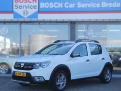 Wit Gebruikt 2017 Dacia Sandero Lauréate Hatchback | € 9.445 (Duur)