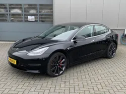 Zwart, andere lak Gebruikt 2020 Tesla Model 3 Performance Sedan | € 35.750 (Duur)