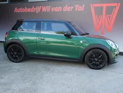 Groen, metallic lak Gebruikt 2020 Mini Cooper Chili Hatchback | € 18.490 (Eerlijke prijs)