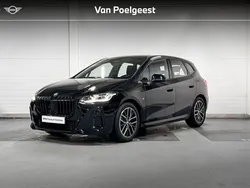 Saphirschwarz metallic (zwart metallic) Gebruikt 2023 BMW 220 M Sport Stationwagen | € 38.899 (Eerlijke prijs)