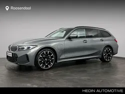 Grijs Nieuw 2025 BMW 330e M Sport Stationwagen | € 74.880