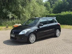 Zwart, metallic lak Gebruikt 2013 Suzuki Swift Exclusive Hatchback | € 8.450 (Eerlijke prijs)