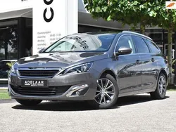 Grijs, metallic lak Gebruikt 2017 Peugeot 308 Allure Stationwagen | € 9.990 (Eerlijke prijs)