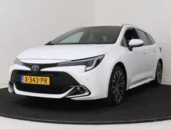 Wit Gebruikt 2024 Toyota Corolla Edition Stationwagen | € 29.945 (Eerlijke prijs)