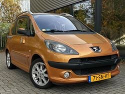 Oranje Gebruikt 2006 Peugeot 1007 Hatchback | € 3.700