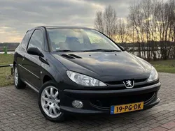 Zwart Gebruikt 2004 Peugeot 206 Griffe Hatchback | € 1.750 (Iets duurder)