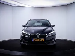 Zwart Gebruikt 2019 BMW 218 Executive Stationwagen | € 20.950 (Eerlijke prijs)