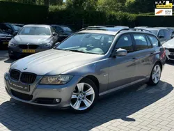 Grijs, metallic lak Gebruikt 2010 BMW 320 Stationwagen | € 5.950 (Eerlijke prijs)